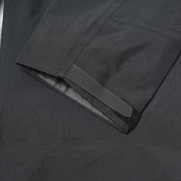 Arc'teryx Black and Gold Hooded Jacket Men's - Picture 9 of 9